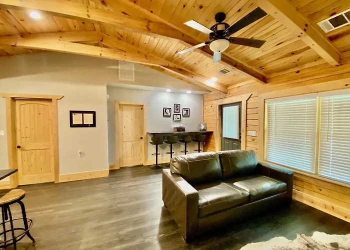 Cabin At Chitt\'S Creek