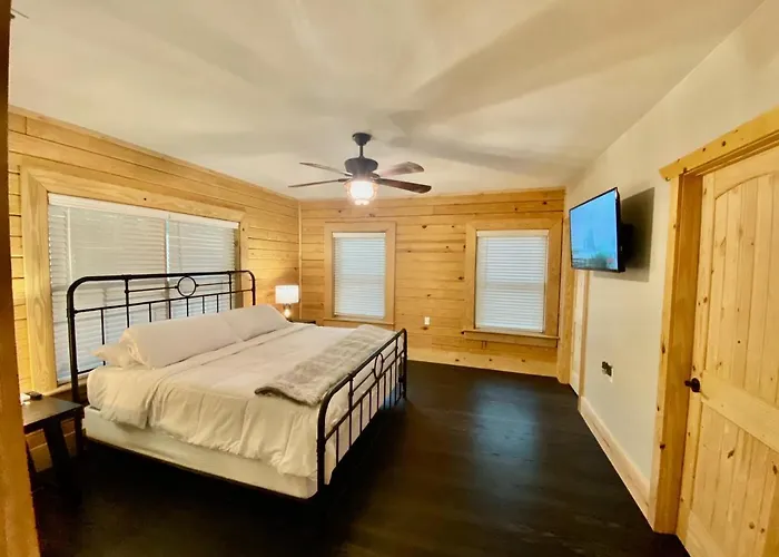 Cabin At Chitt\'S Creek
